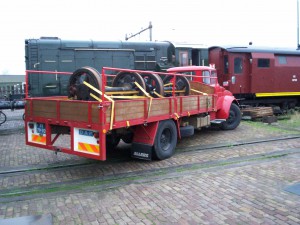 NS 162 wielassen getransporteerd op een DAF Torpedo arriveren bij de SGB in Goes NS 162 wielassen getransporteerd op een DAF Torpedo arriveren bij de SGB in Goes